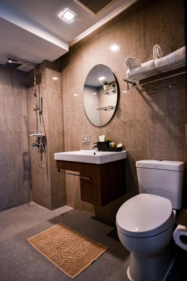Q Suites 46 Bangkok Bagian luar foto