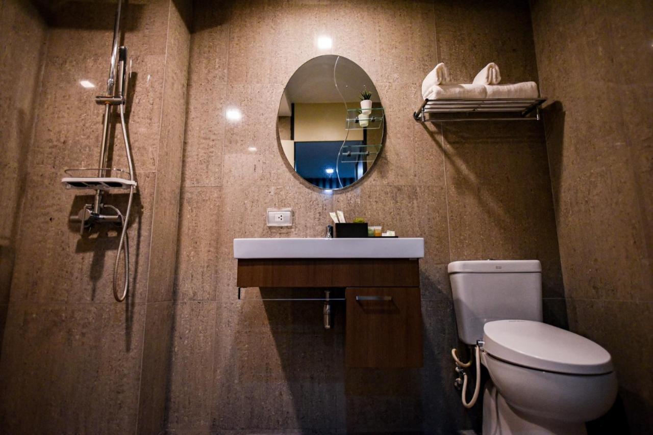 Q Suites 46 Bangkok Bagian luar foto