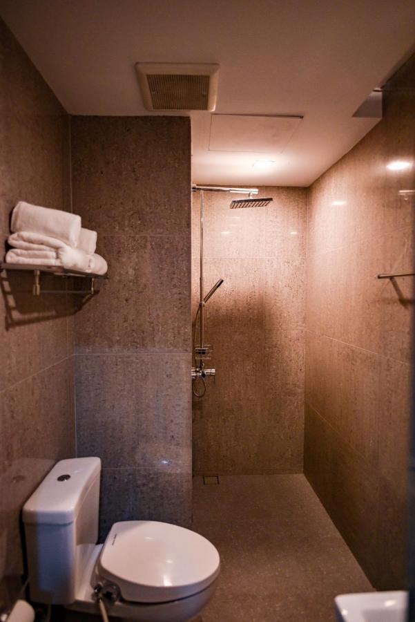 Q Suites 46 Bangkok Bagian luar foto